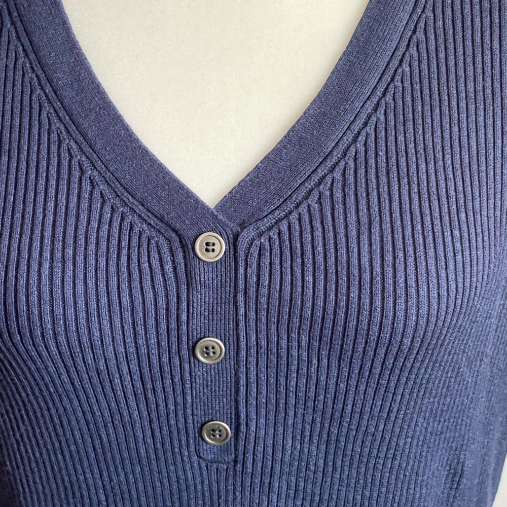 Roz & Ali Blue V-Neck Sweater with Ribbed Texture